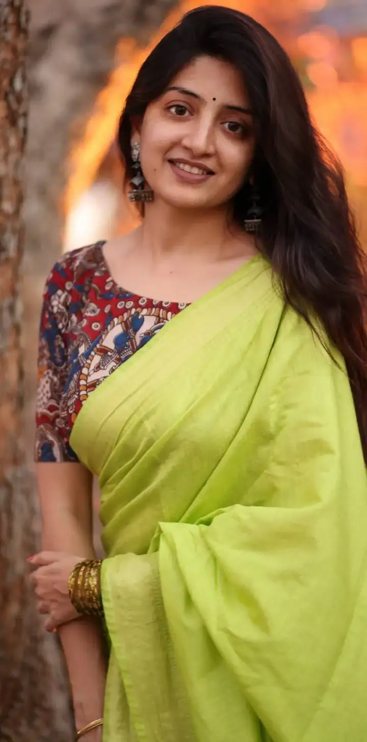 SOUTH INDIAN QUEEN POONAM KAUR IN GREEN SAREE